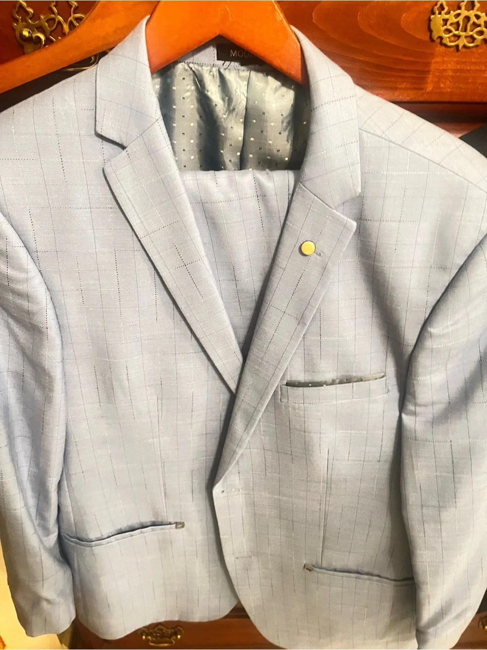 Beautiful 42R Italian Light Blue Men's two piece suit.